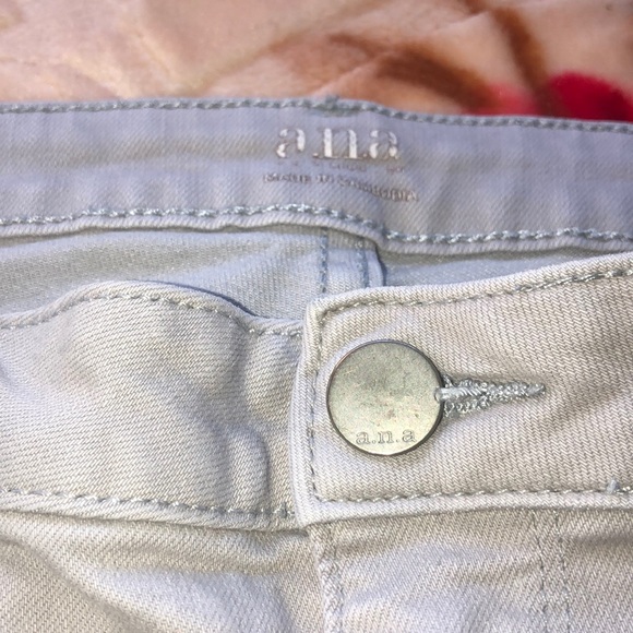 Jeans - Picture 3 of 4